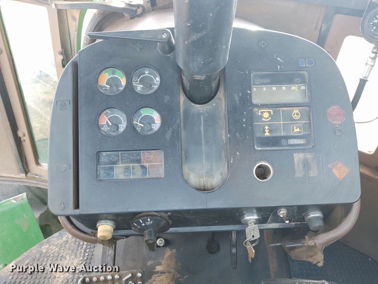 image for item DE6906 1984 John Deere 8850 4WD tractor