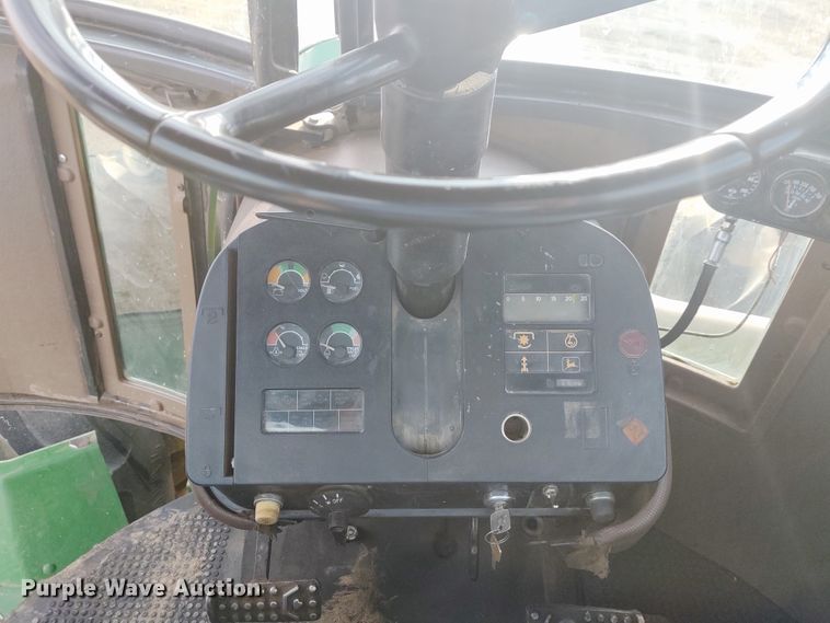 image for item DE6906 1984 John Deere 8850 4WD tractor