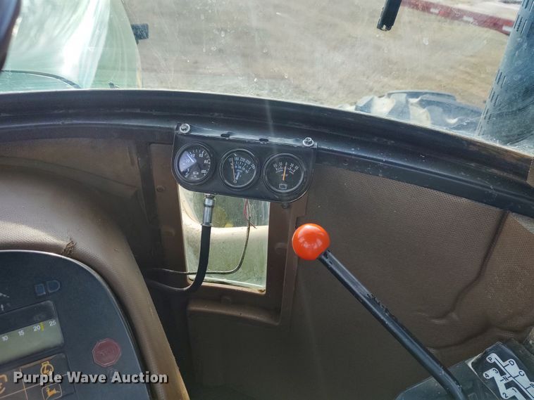 image for item DE6906 1984 John Deere 8850 4WD tractor