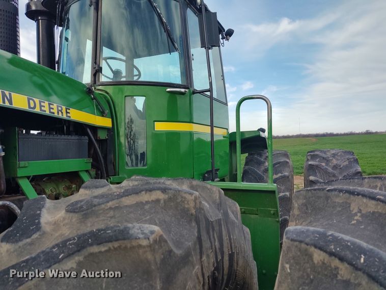 image for item DE6906 1984 John Deere 8850 4WD tractor