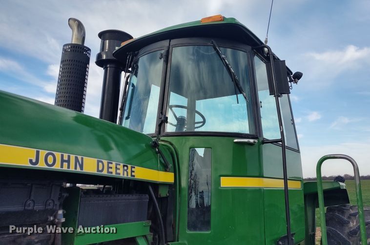 image for item DE6906 1984 John Deere 8850 4WD tractor