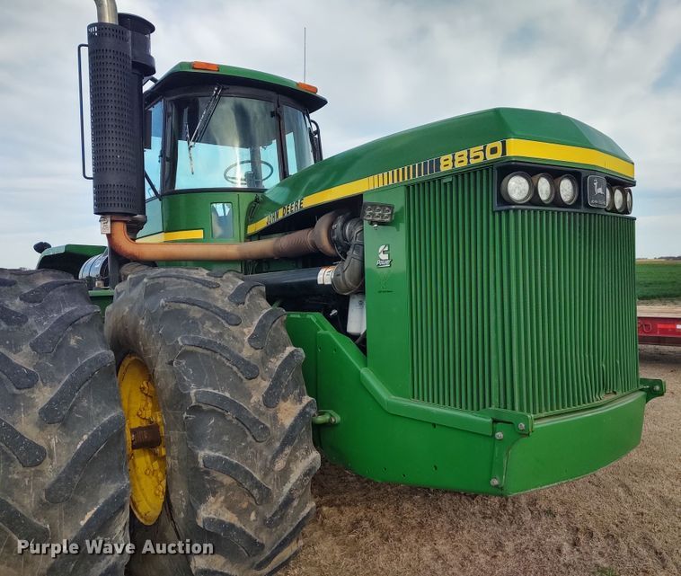 image for item DE6906 1984 John Deere 8850 4WD tractor