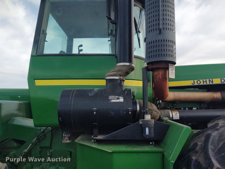 image for item DE6906 1984 John Deere 8850 4WD tractor