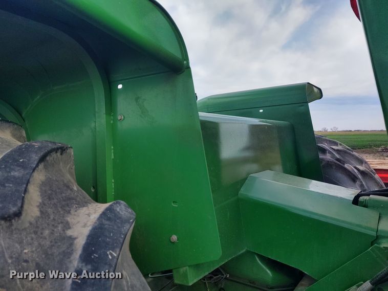 image for item DE6906 1984 John Deere 8850 4WD tractor