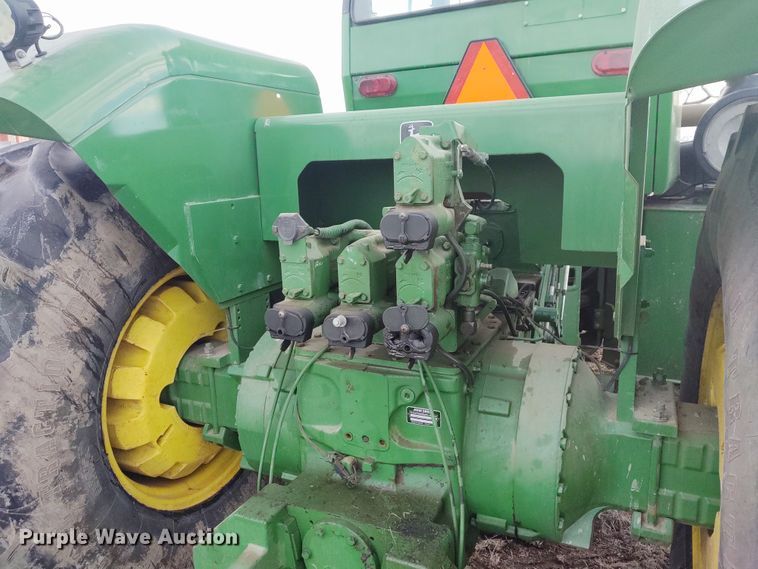 image for item DE6906 1984 John Deere 8850 4WD tractor