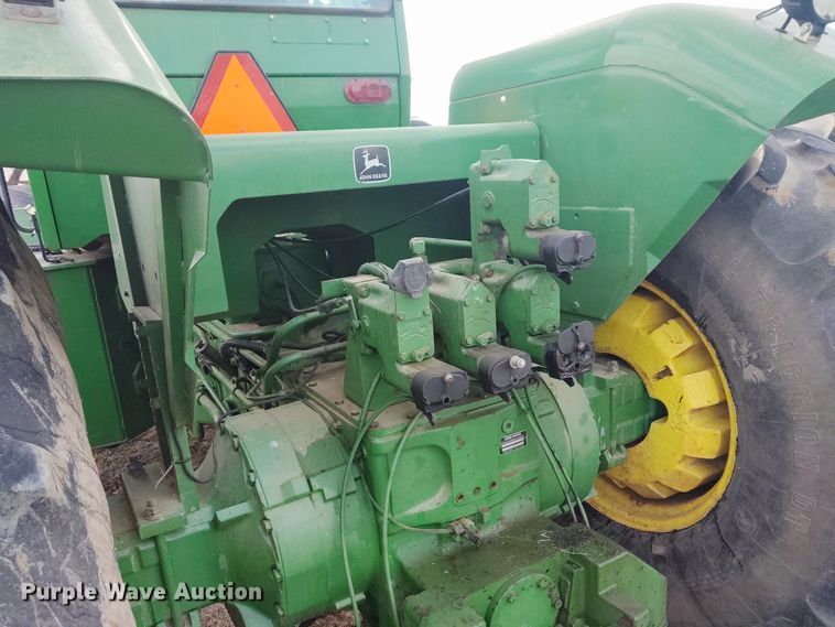 image for item DE6906 1984 John Deere 8850 4WD tractor