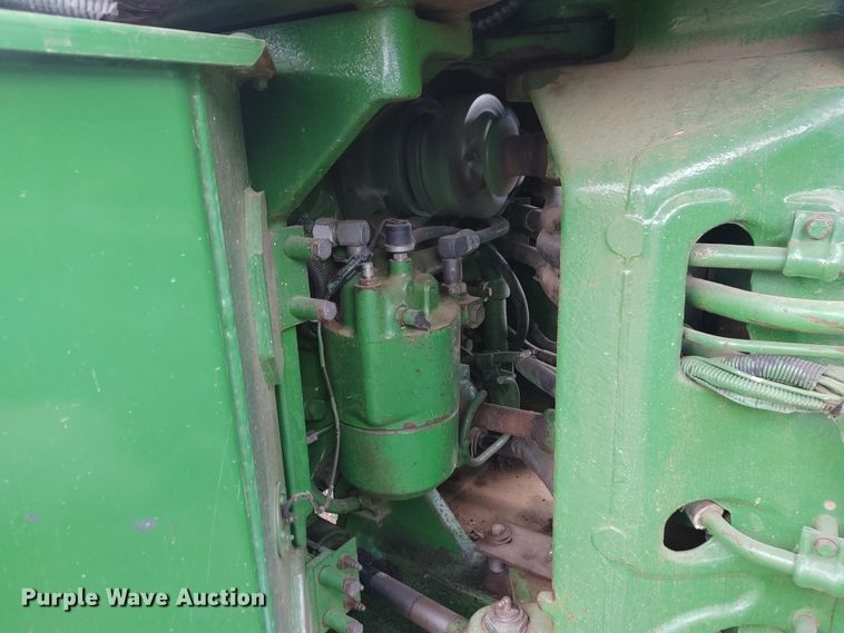 image for item DE6906 1984 John Deere 8850 4WD tractor
