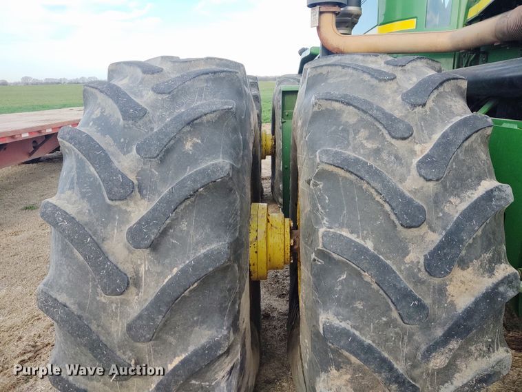 image for item DE6906 1984 John Deere 8850 4WD tractor