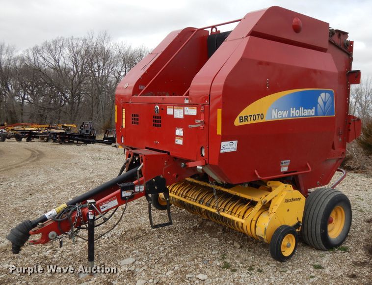 image for item DF5993 2008 New Holland BR7070 round baler
