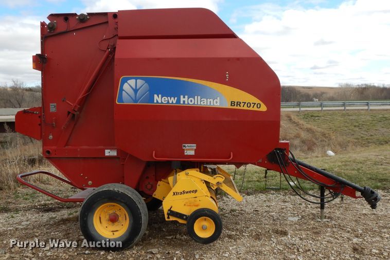 image for item DF5993 2008 New Holland BR7070 round baler
