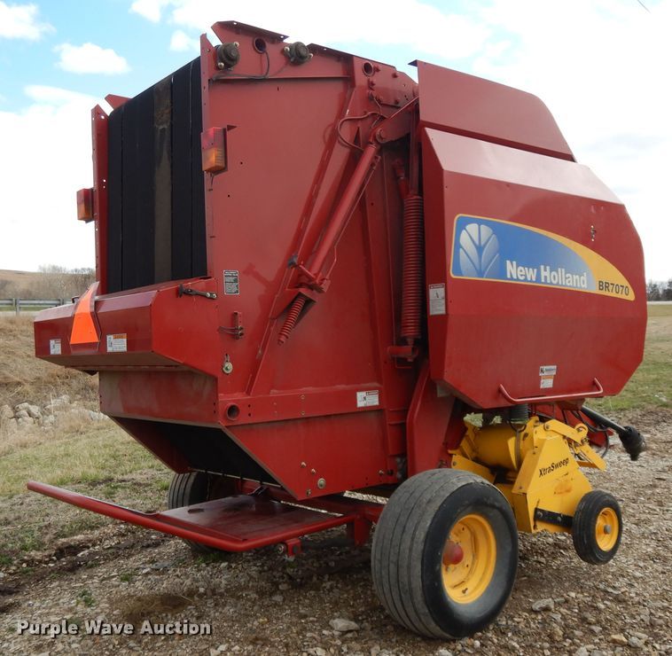 image for item DF5993 2008 New Holland BR7070 round baler