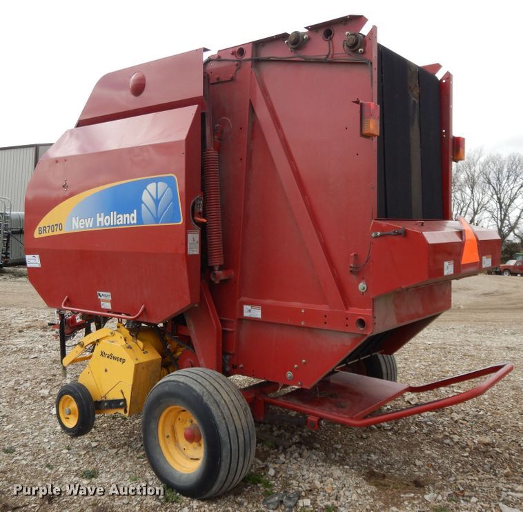 image for item DF5993 2008 New Holland BR7070 round baler