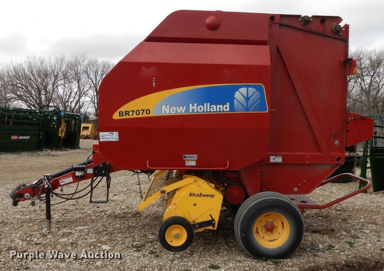image for item DF5993 2008 New Holland BR7070 round baler