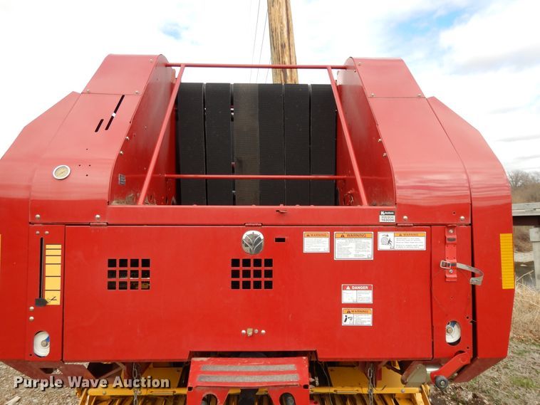 image for item DF5993 2008 New Holland BR7070 round baler