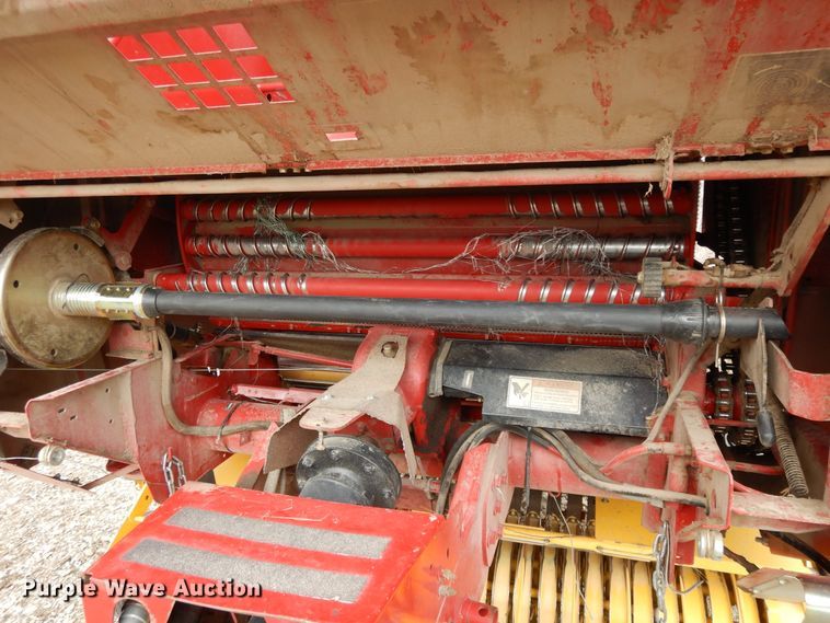 image for item DF5993 2008 New Holland BR7070 round baler