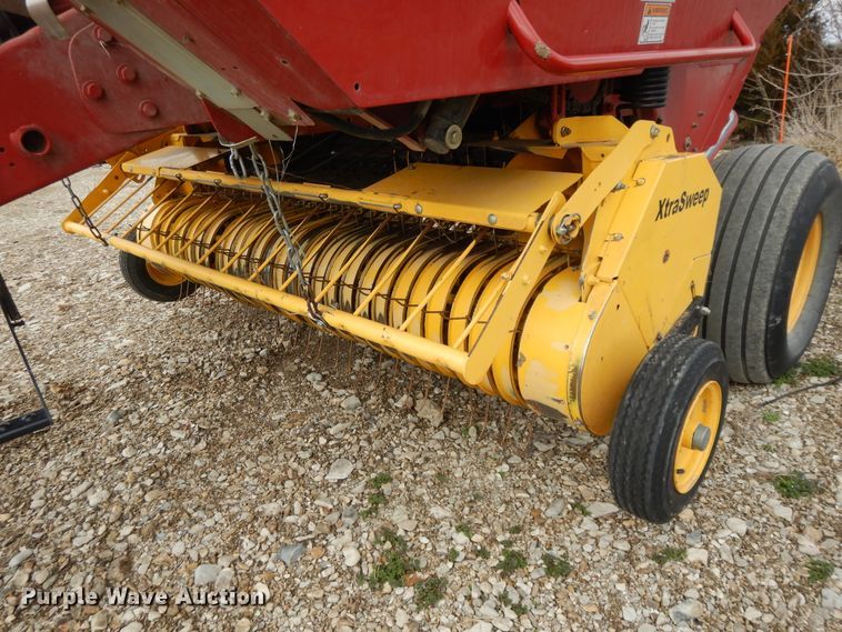 image for item DF5993 2008 New Holland BR7070 round baler