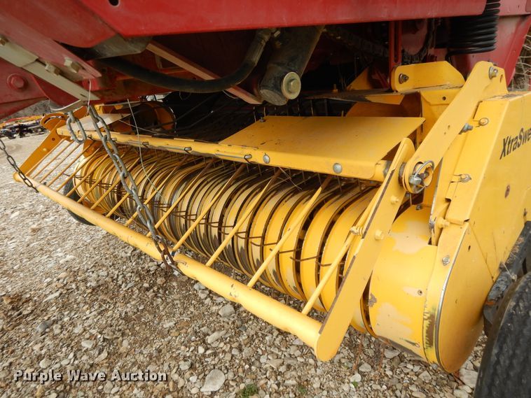 image for item DF5993 2008 New Holland BR7070 round baler