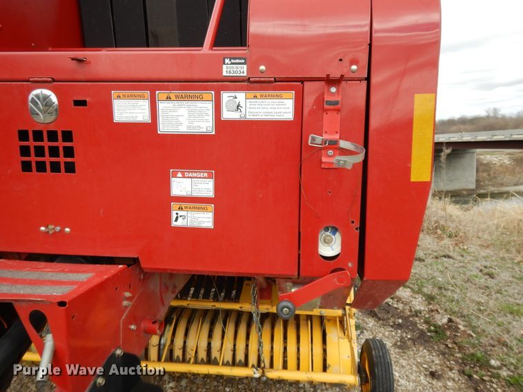 image for item DF5993 2008 New Holland BR7070 round baler