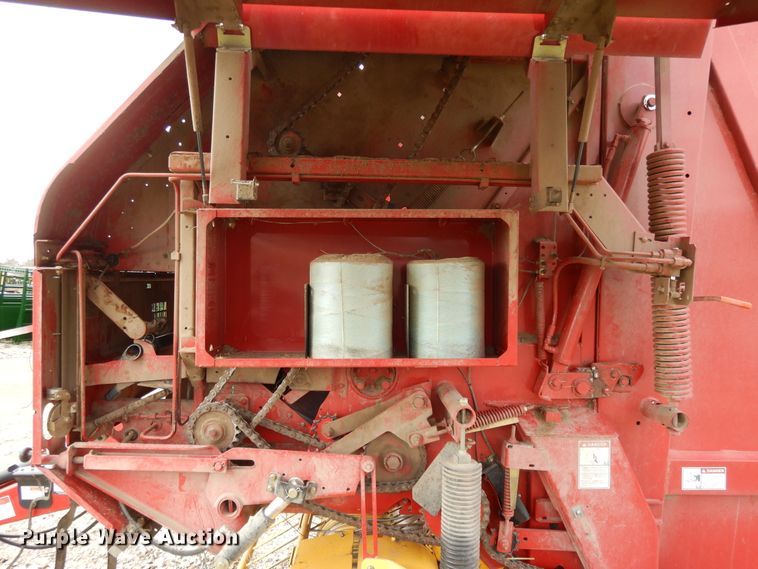 image for item DF5993 2008 New Holland BR7070 round baler