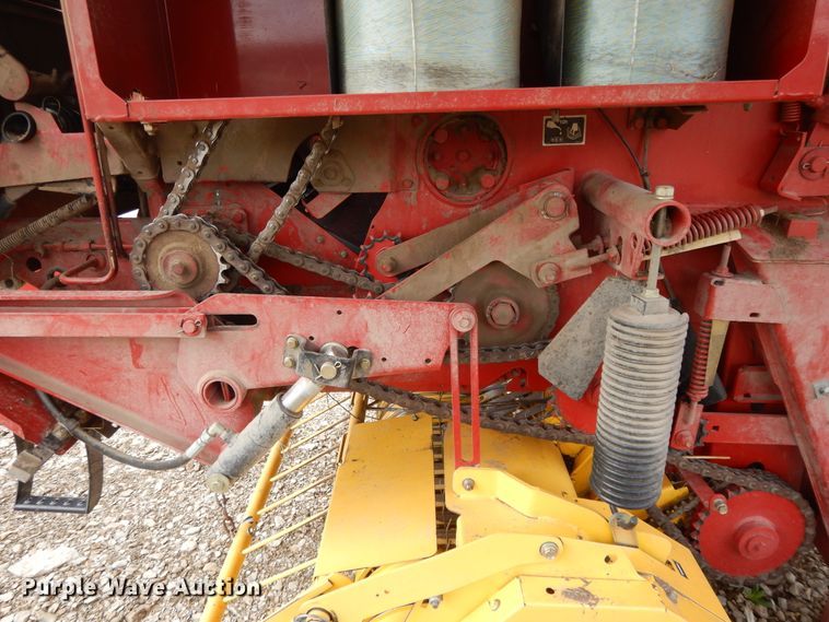 image for item DF5993 2008 New Holland BR7070 round baler