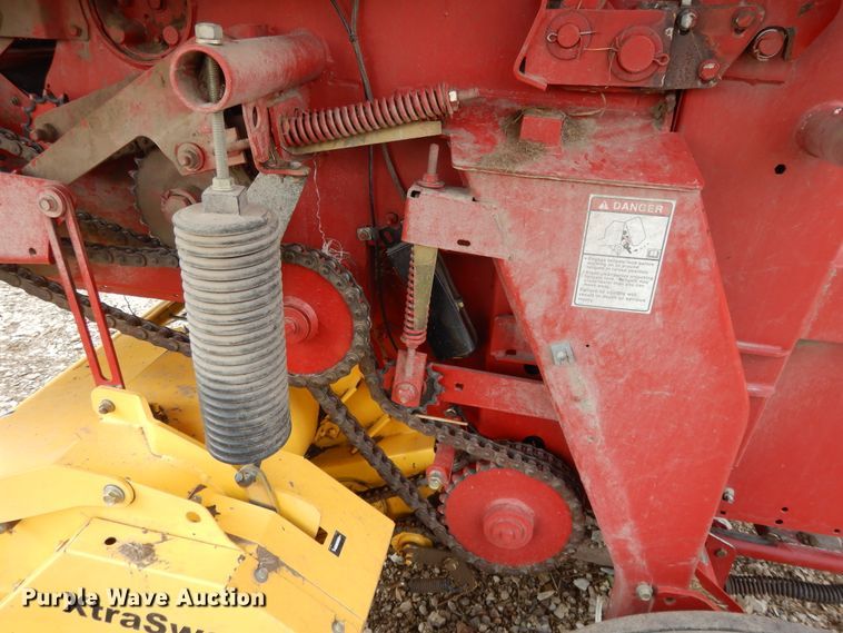 image for item DF5993 2008 New Holland BR7070 round baler