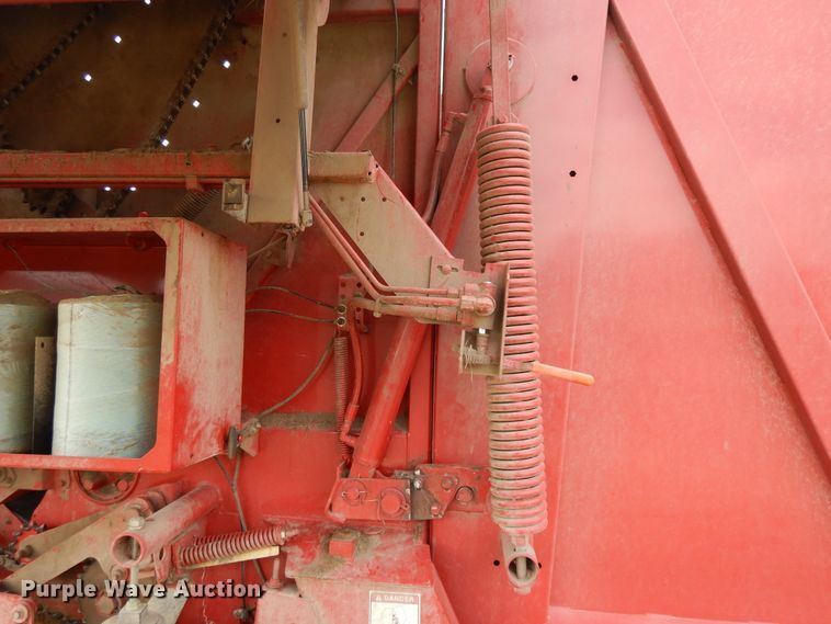 image for item DF5993 2008 New Holland BR7070 round baler