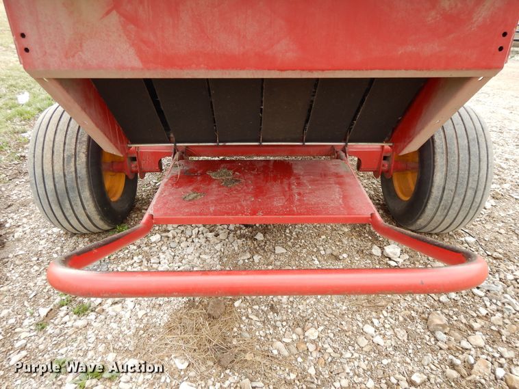 image for item DF5993 2008 New Holland BR7070 round baler