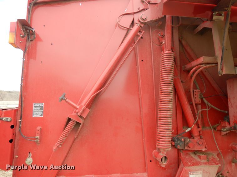 image for item DF5993 2008 New Holland BR7070 round baler