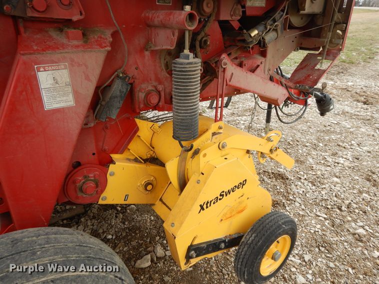 image for item DF5993 2008 New Holland BR7070 round baler