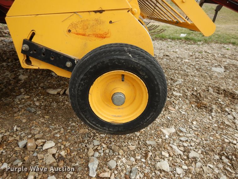 image for item DF5993 2008 New Holland BR7070 round baler