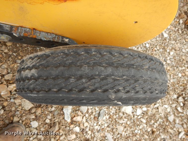 image for item DF5993 2008 New Holland BR7070 round baler