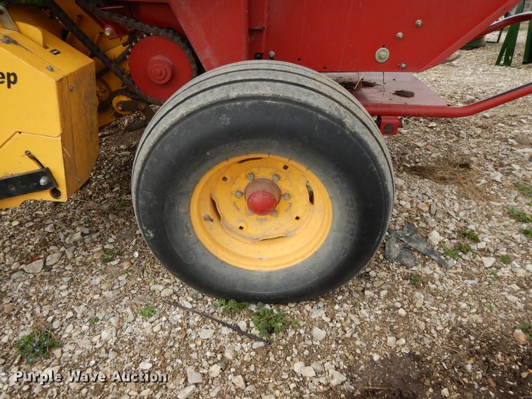 image for item DF5993 2008 New Holland BR7070 round baler