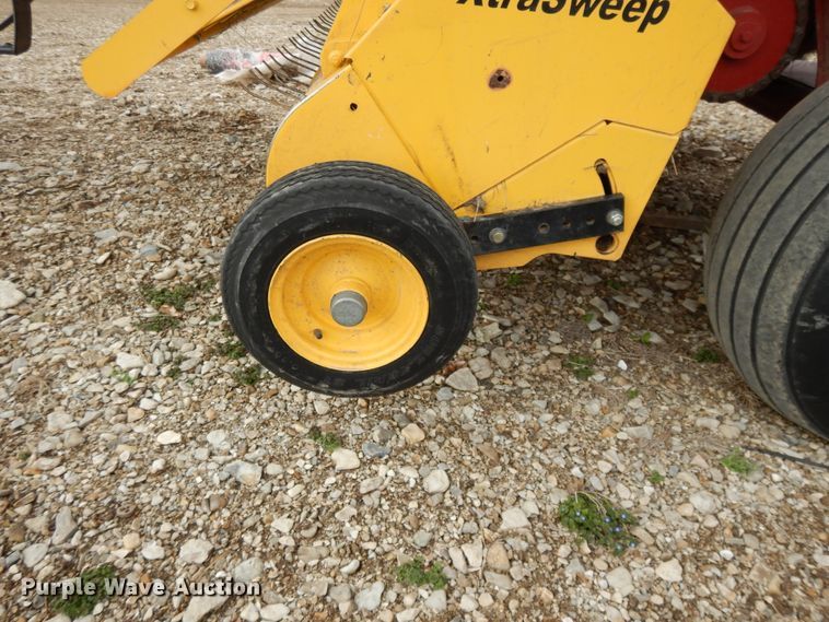 image for item DF5993 2008 New Holland BR7070 round baler