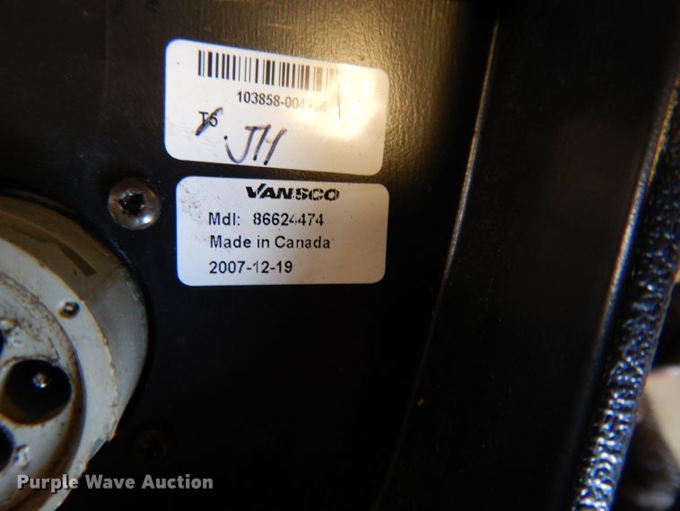 image for item DF5993 2008 New Holland BR7070 round baler