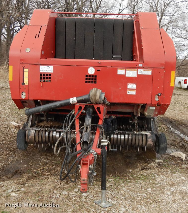 image for item DF5994 2006 New Holland BR780A round baler