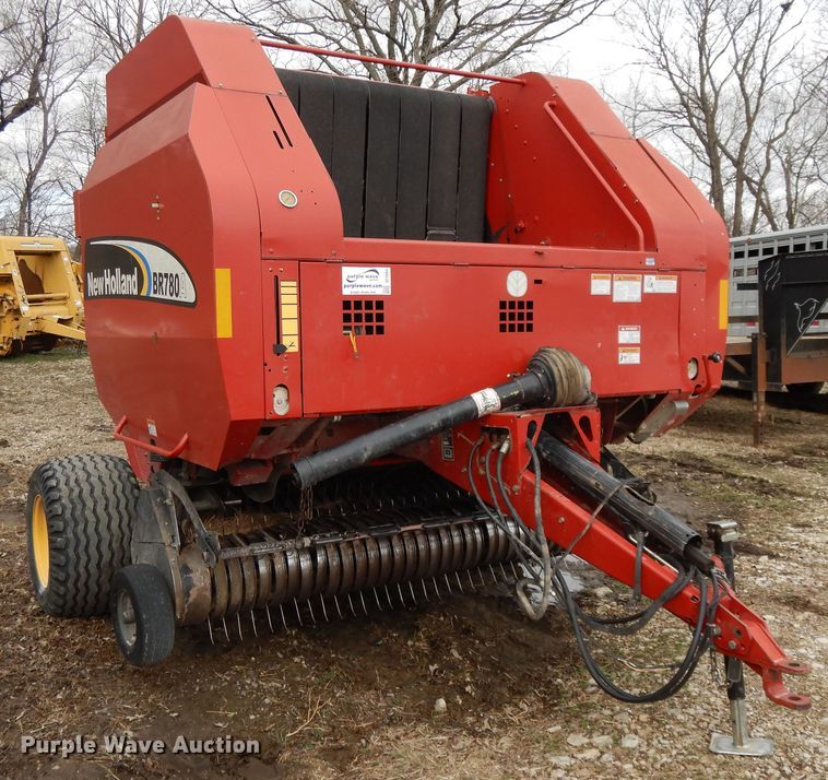 image for item DF5994 2006 New Holland BR780A round baler