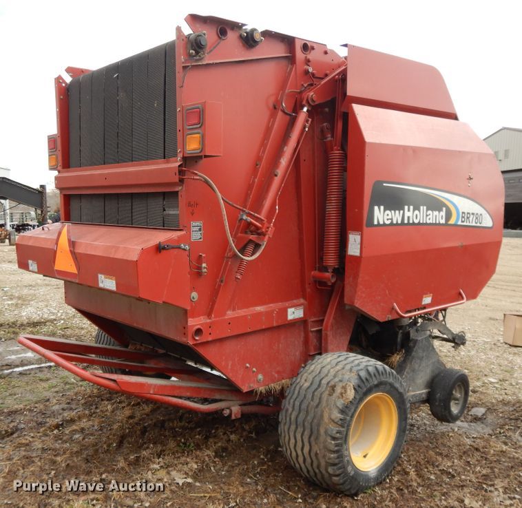 image for item DF5994 2006 New Holland BR780A round baler