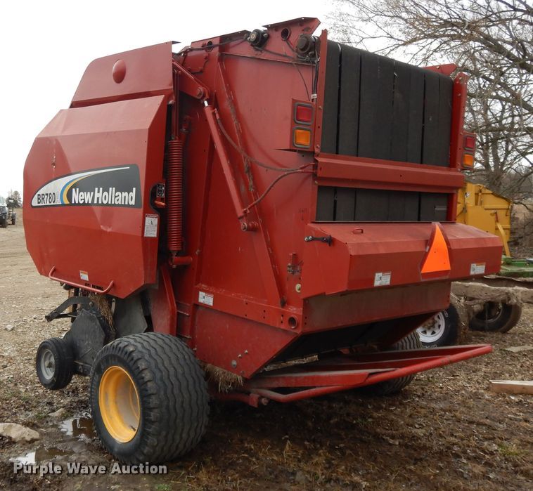 image for item DF5994 2006 New Holland BR780A round baler