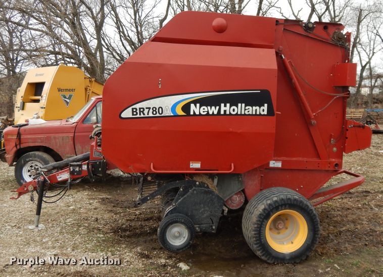 image for item DF5994 2006 New Holland BR780A round baler