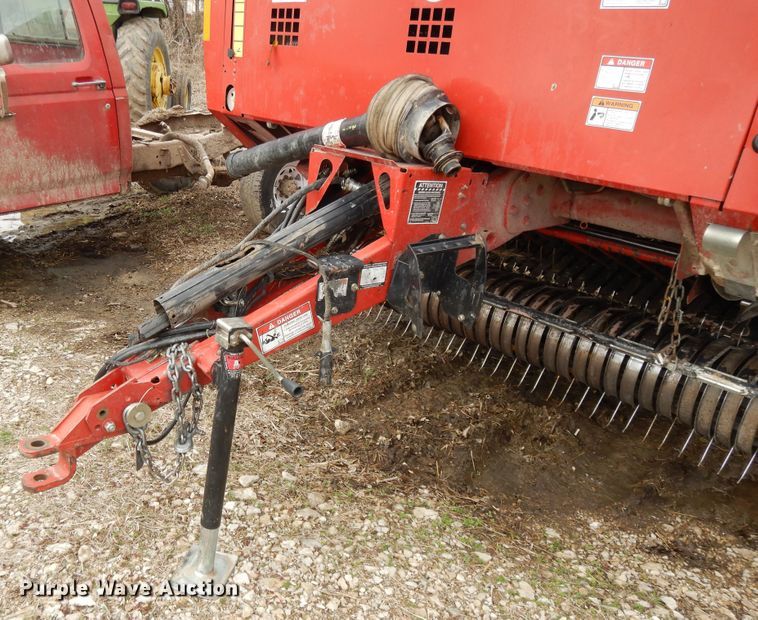 image for item DF5994 2006 New Holland BR780A round baler