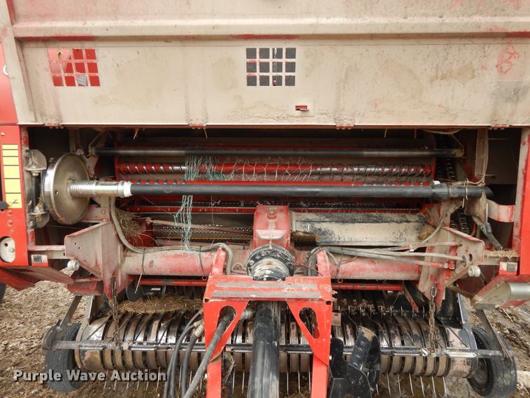 image for item DF5994 2006 New Holland BR780A round baler