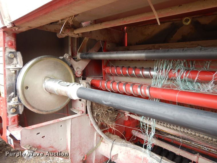 image for item DF5994 2006 New Holland BR780A round baler