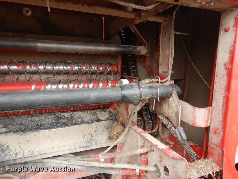 image for item DF5994 2006 New Holland BR780A round baler