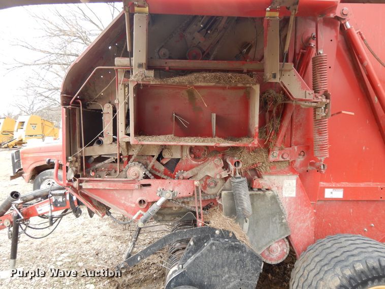 image for item DF5994 2006 New Holland BR780A round baler