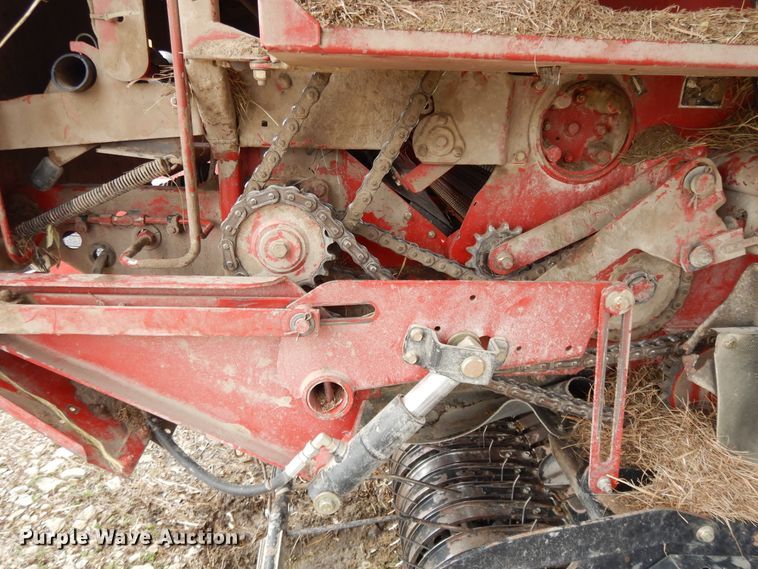 image for item DF5994 2006 New Holland BR780A round baler