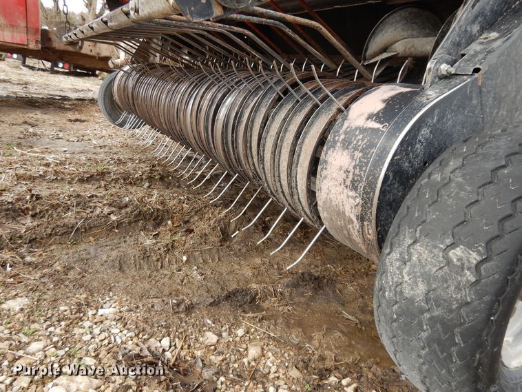 image for item DF5994 2006 New Holland BR780A round baler