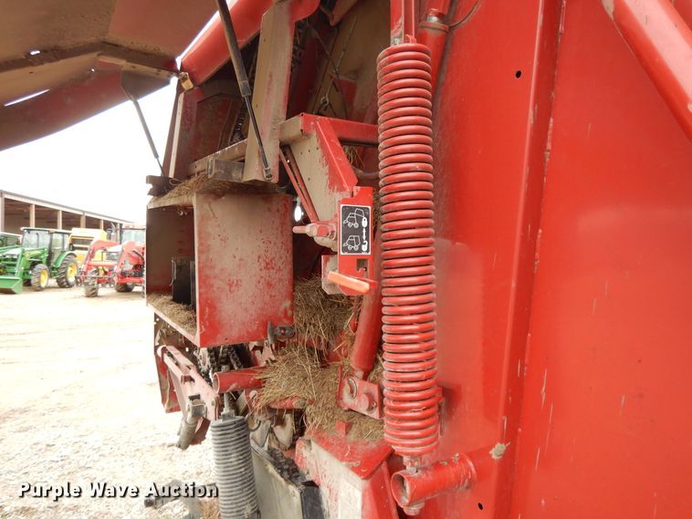 image for item DF5994 2006 New Holland BR780A round baler