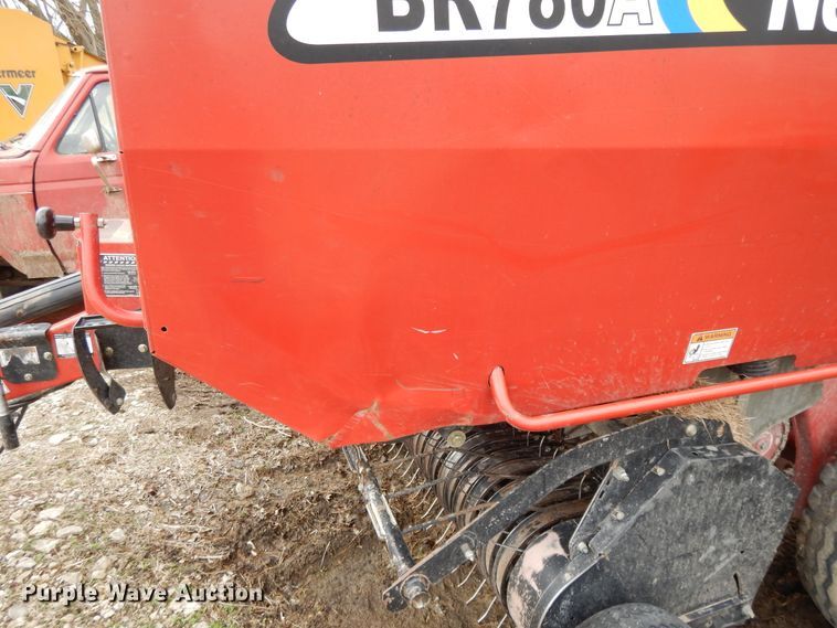 image for item DF5994 2006 New Holland BR780A round baler