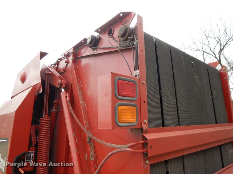 image for item DF5994 2006 New Holland BR780A round baler