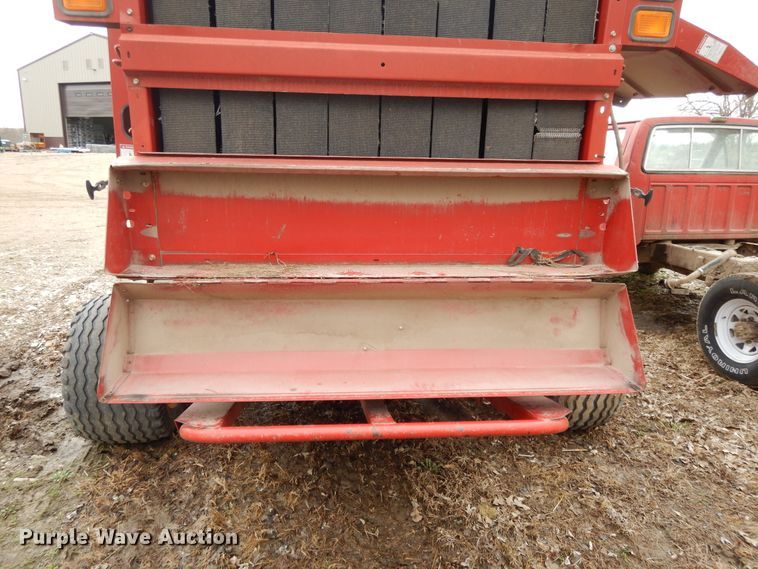 image for item DF5994 2006 New Holland BR780A round baler